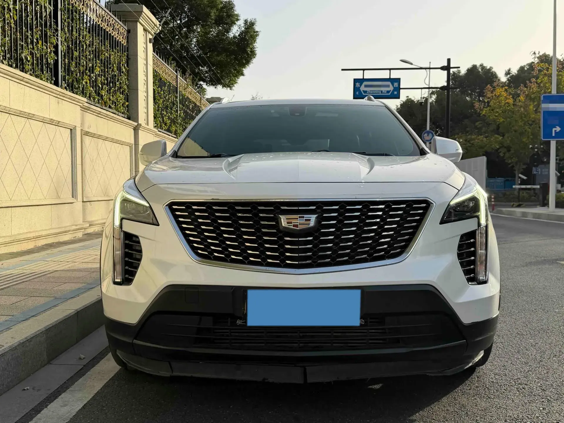 2022 CADILLAC XT4 thumbnail 2