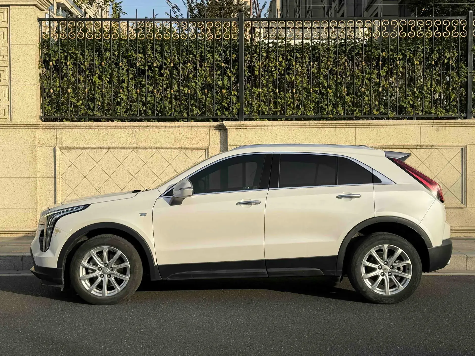 2022 CADILLAC XT4 thumbnail 3
