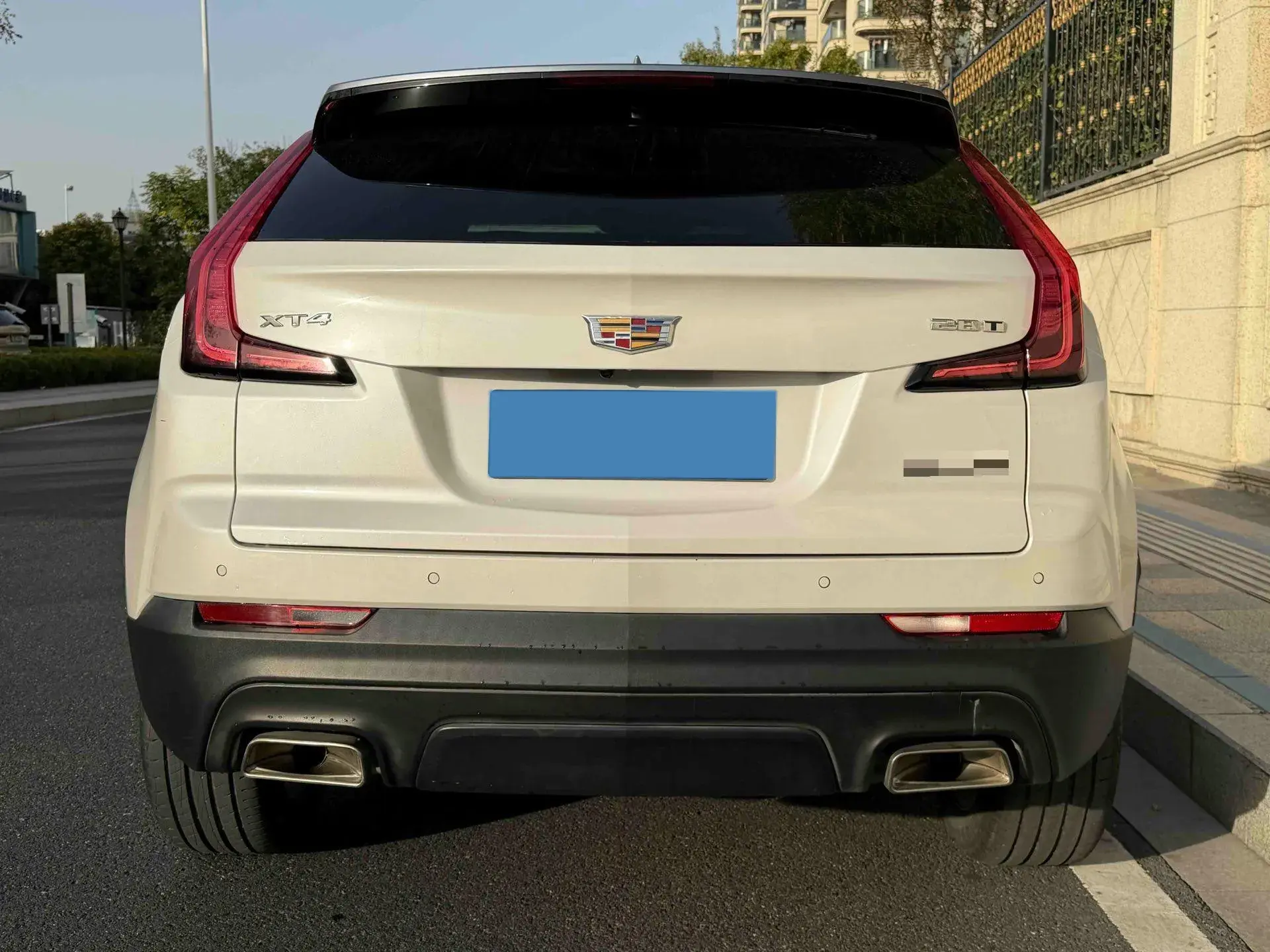 2022 CADILLAC XT4 thumbnail 4