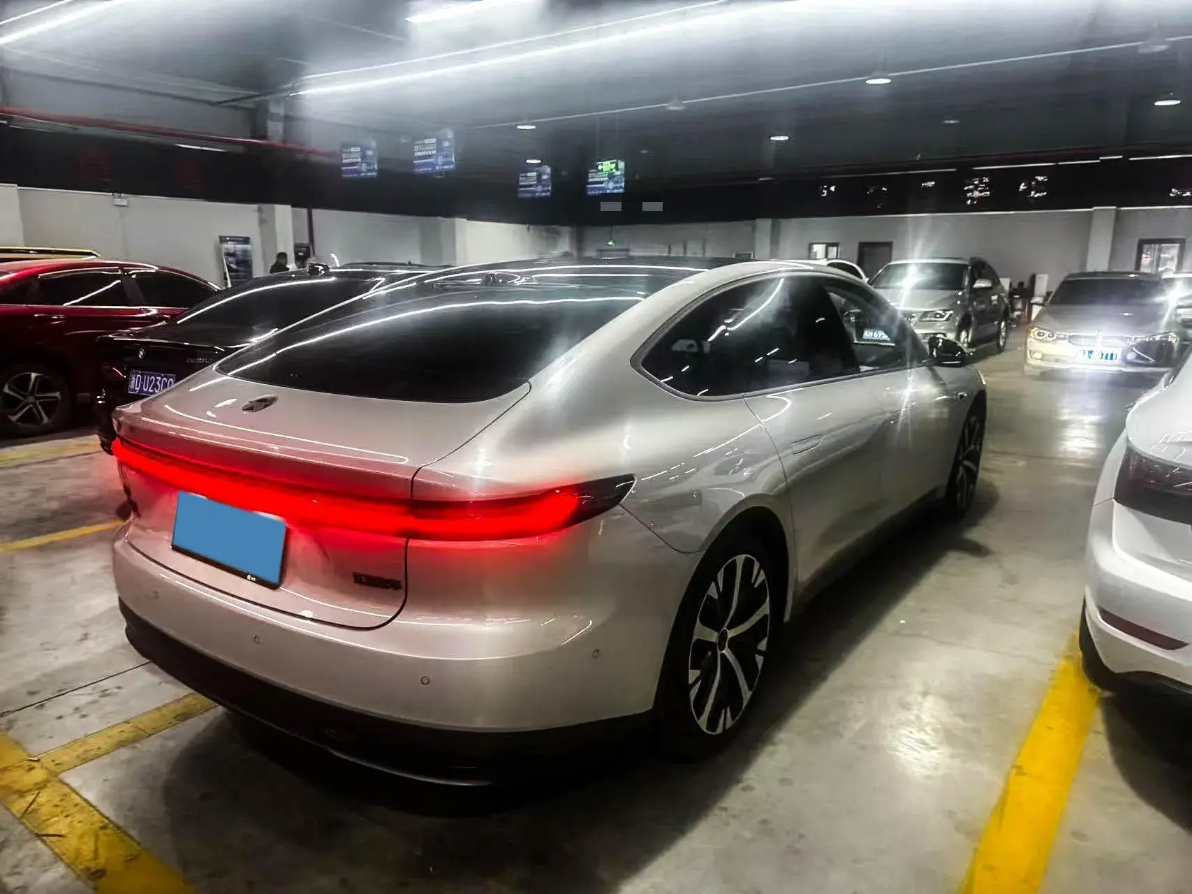 2022 NIO ET5 thumbnail 4