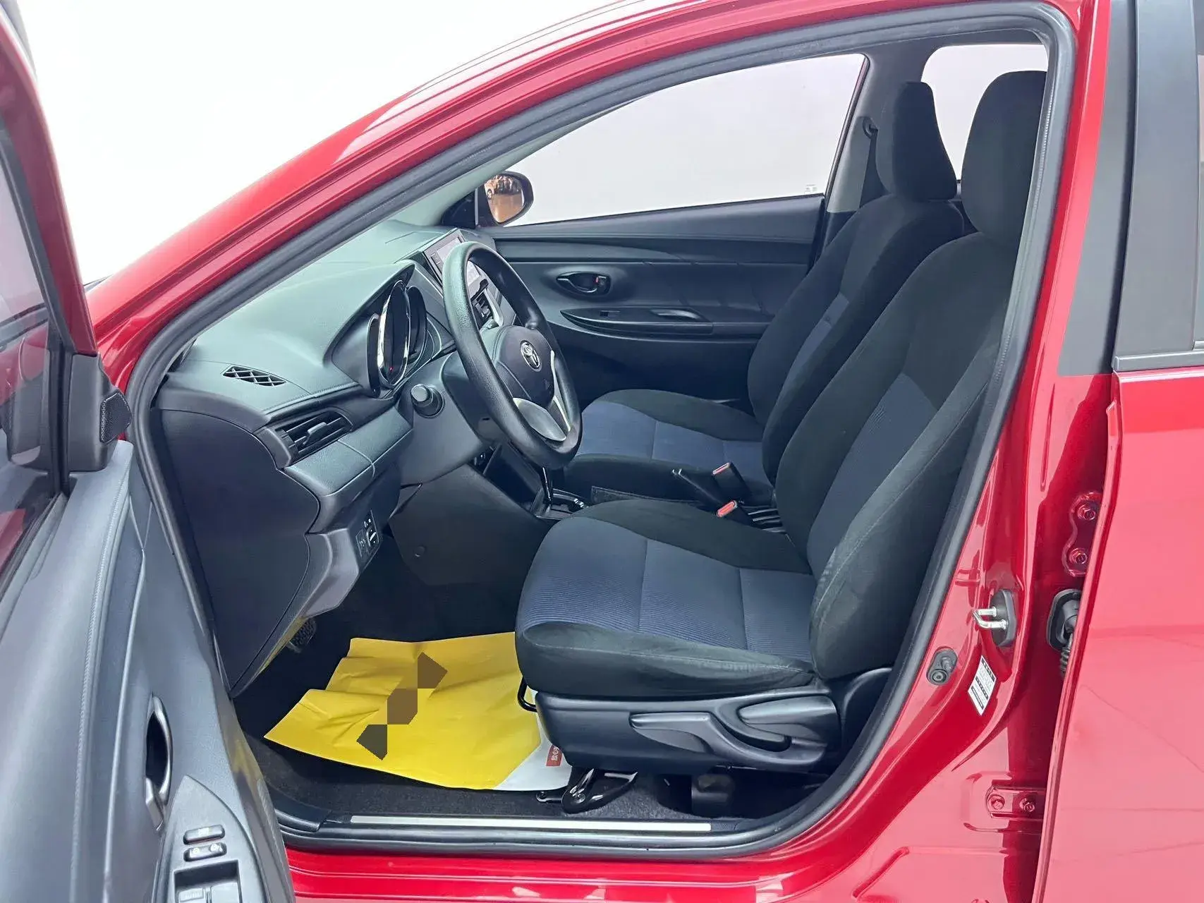 2019 TOYOTA YARIS thumbnail 3