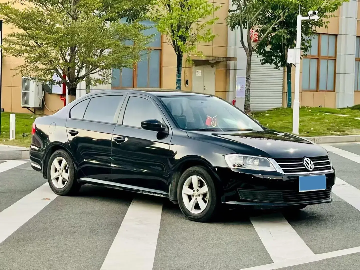 2013 VOLKSWAGEN LAVIDA thumbnail 2