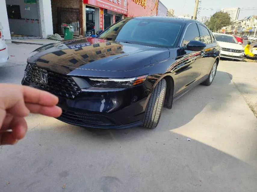 2023 HONDA ACCORD view 1