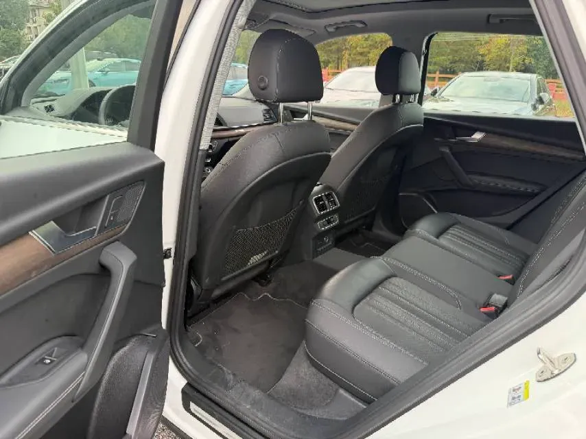 2022 Audi Q5L 2.0T 252HP L4 7DCT,autocango,china used car exporter,china ev exporter,chinese used car exporter,chinese used ev exporter