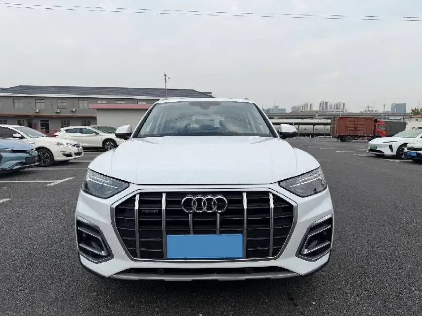 2022 Audi Q5L 2.0T 252HP L4 7DCT,autocango,china used car exporter,china ev exporter,chinese used car exporter,chinese used ev exporter