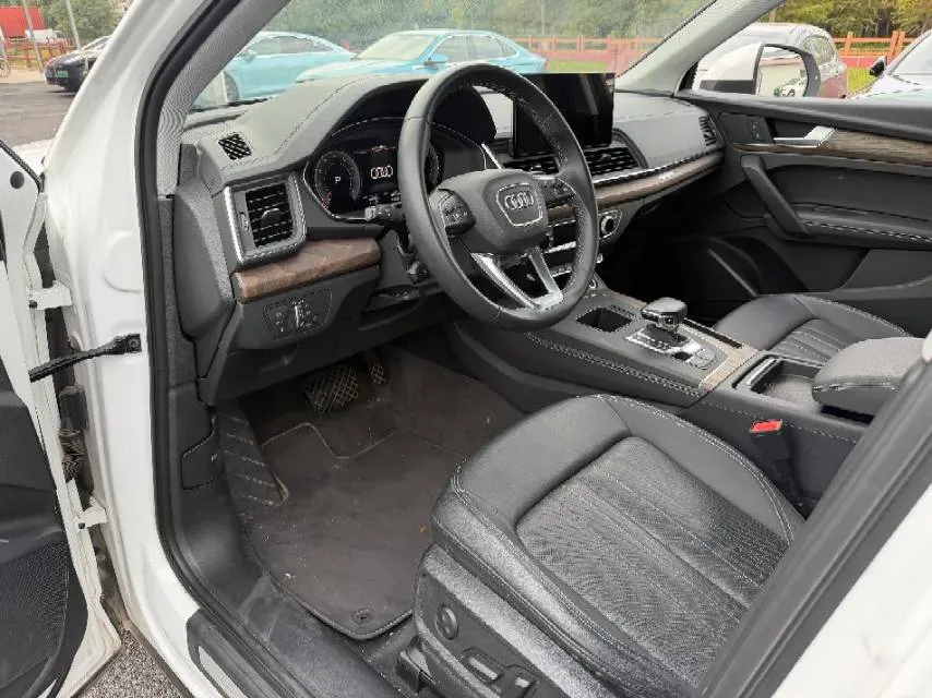 2022 Audi Q5L 2.0T 252HP L4 7DCT,autocango,china used car exporter,china ev exporter,chinese used car exporter,chinese used ev exporter