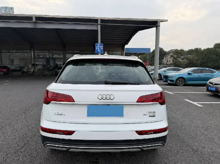 2022 Audi Q5L 2.0T 252HP L4 7DCT,autocango,china used car exporter,china ev exporter,chinese used car exporter,chinese used ev exporter
