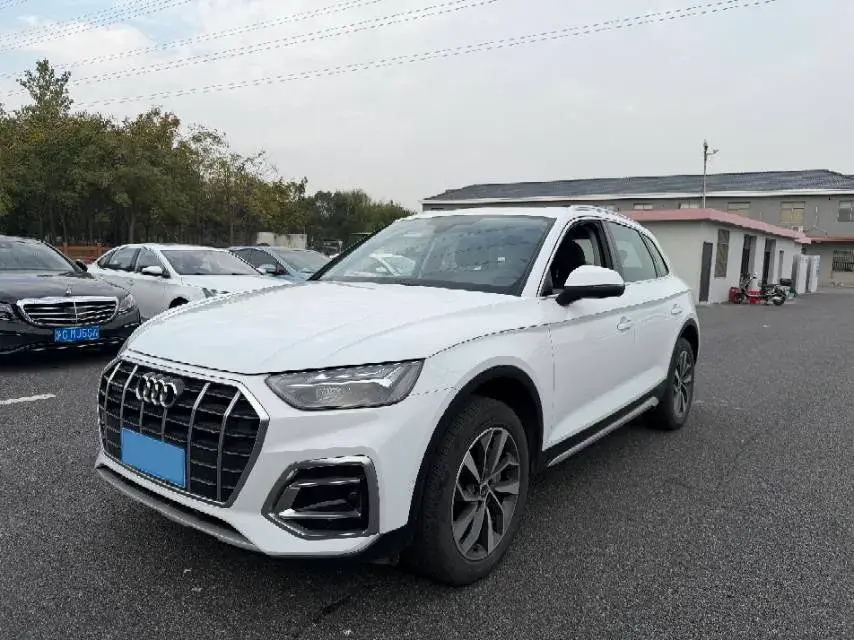 2022 AUDI Q5L view 1