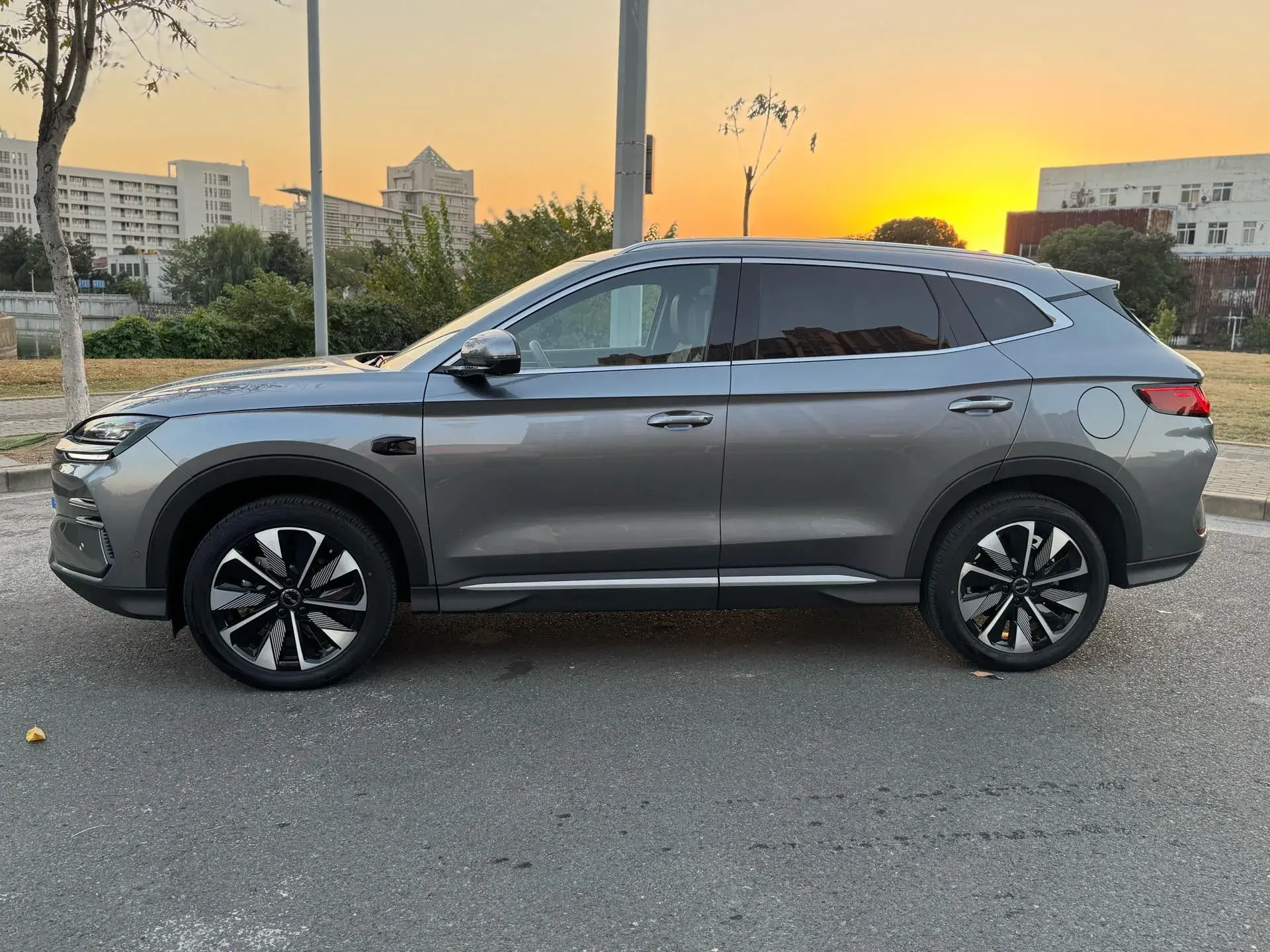 2025 BYD SONG thumbnail 3