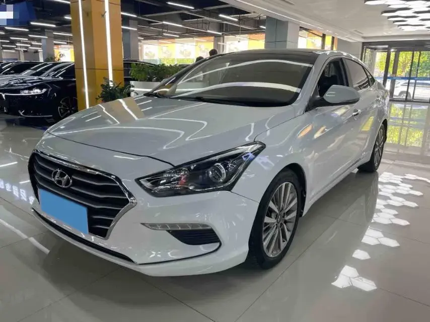 2017 HYUNDAI MISTRA view 1
