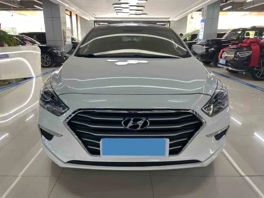 2017 HYUNDAI MISTRA thumbnail 3