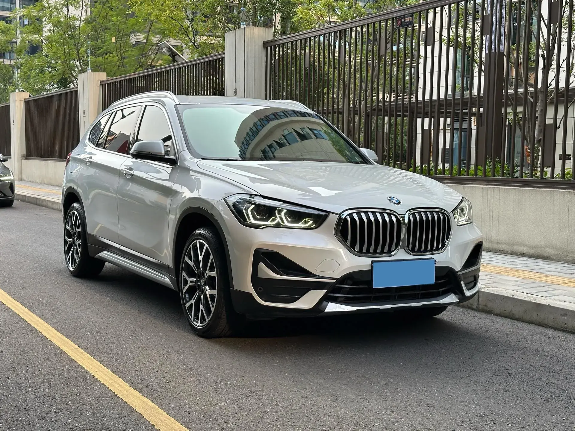 2022 BMW X1 thumbnail 3