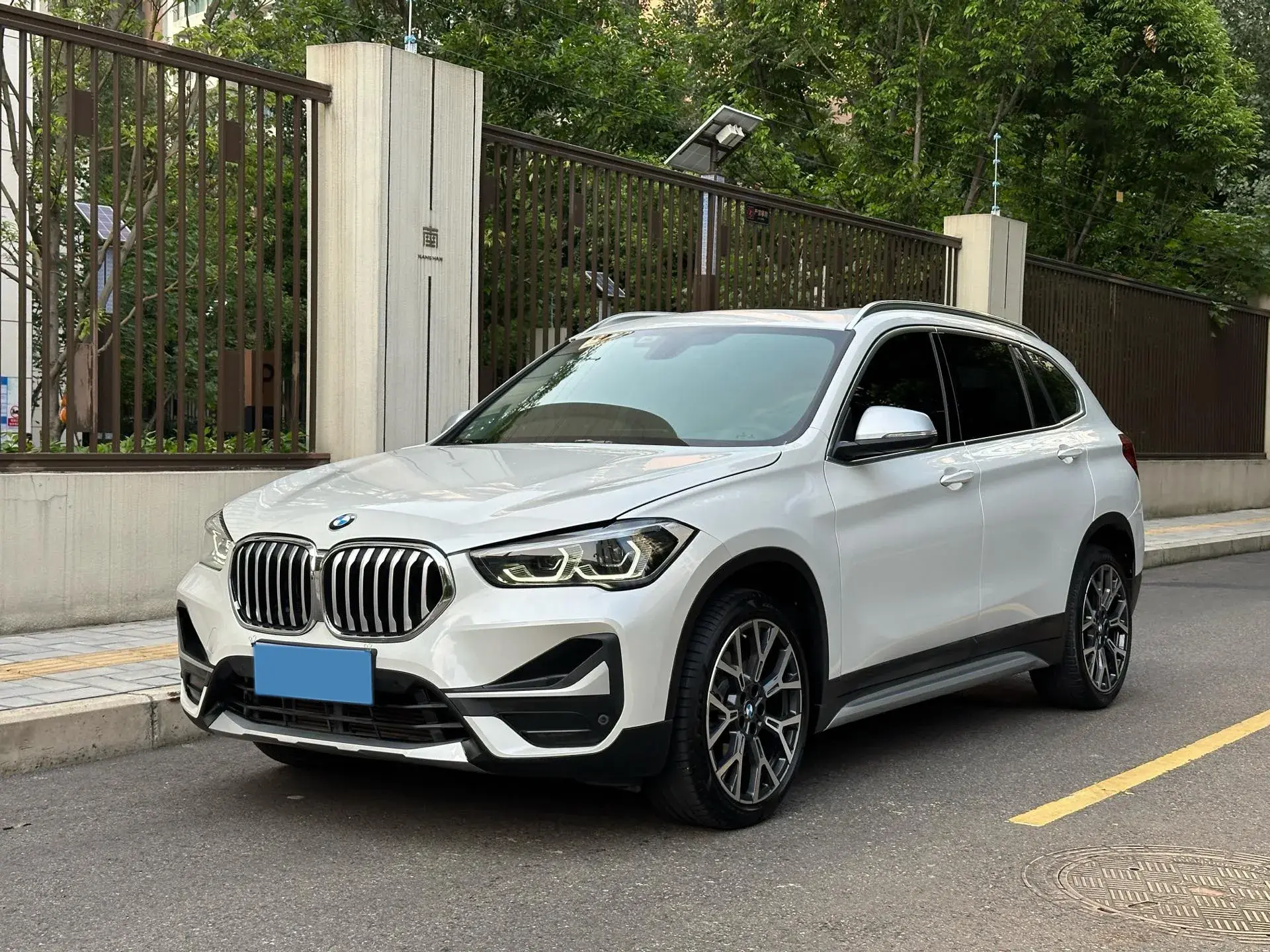 2022 BMW X1 view 1