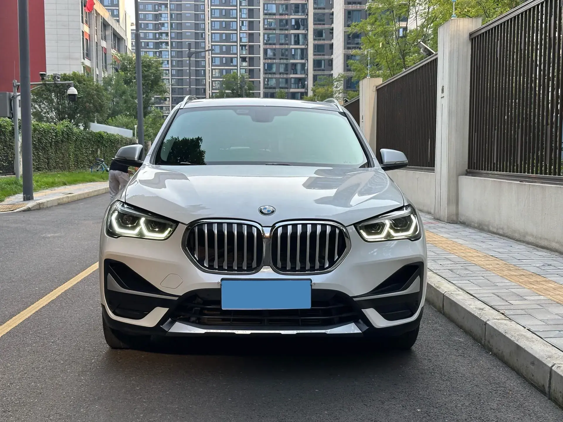 2022 BMW X1 thumbnail 2