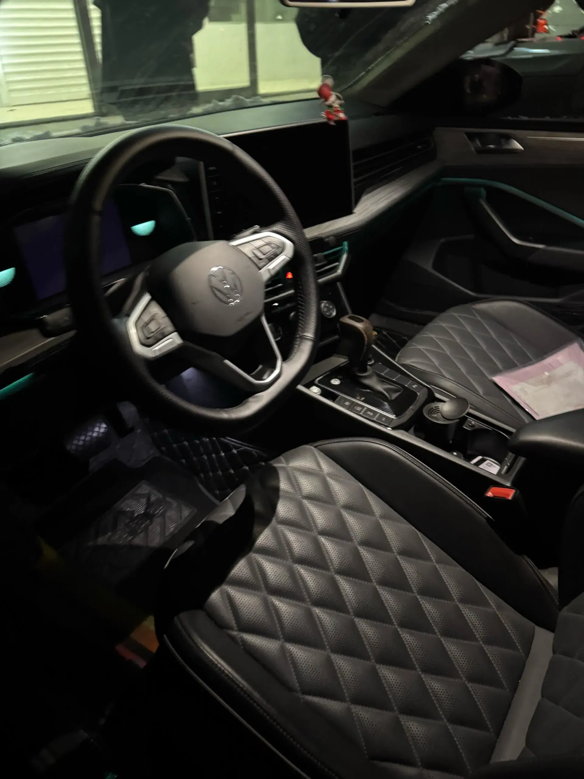 2023 VOLKSWAGEN SAGITAR thumbnail 3