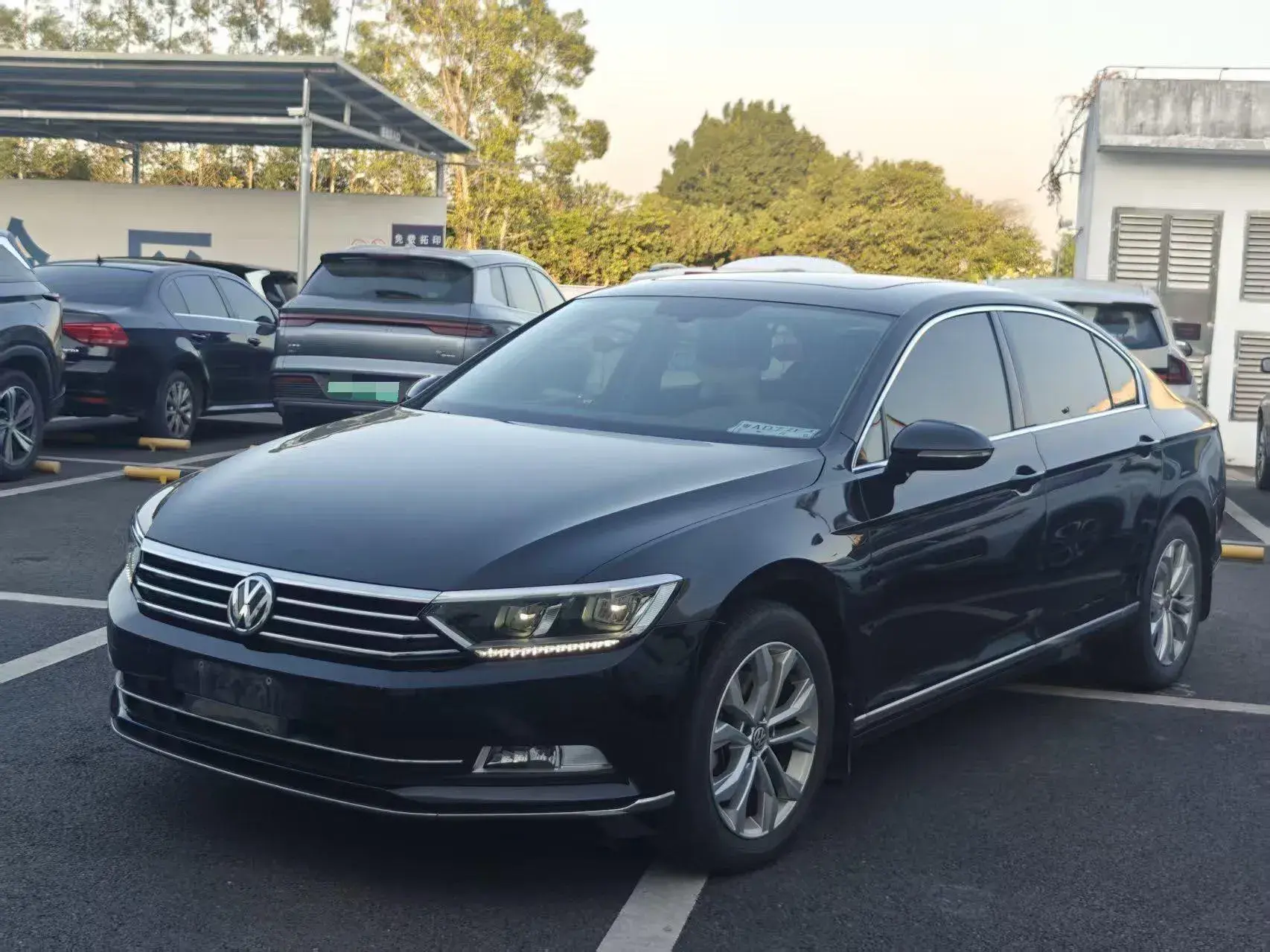 2019 VOLKSWAGEN MAGOTAN view 1