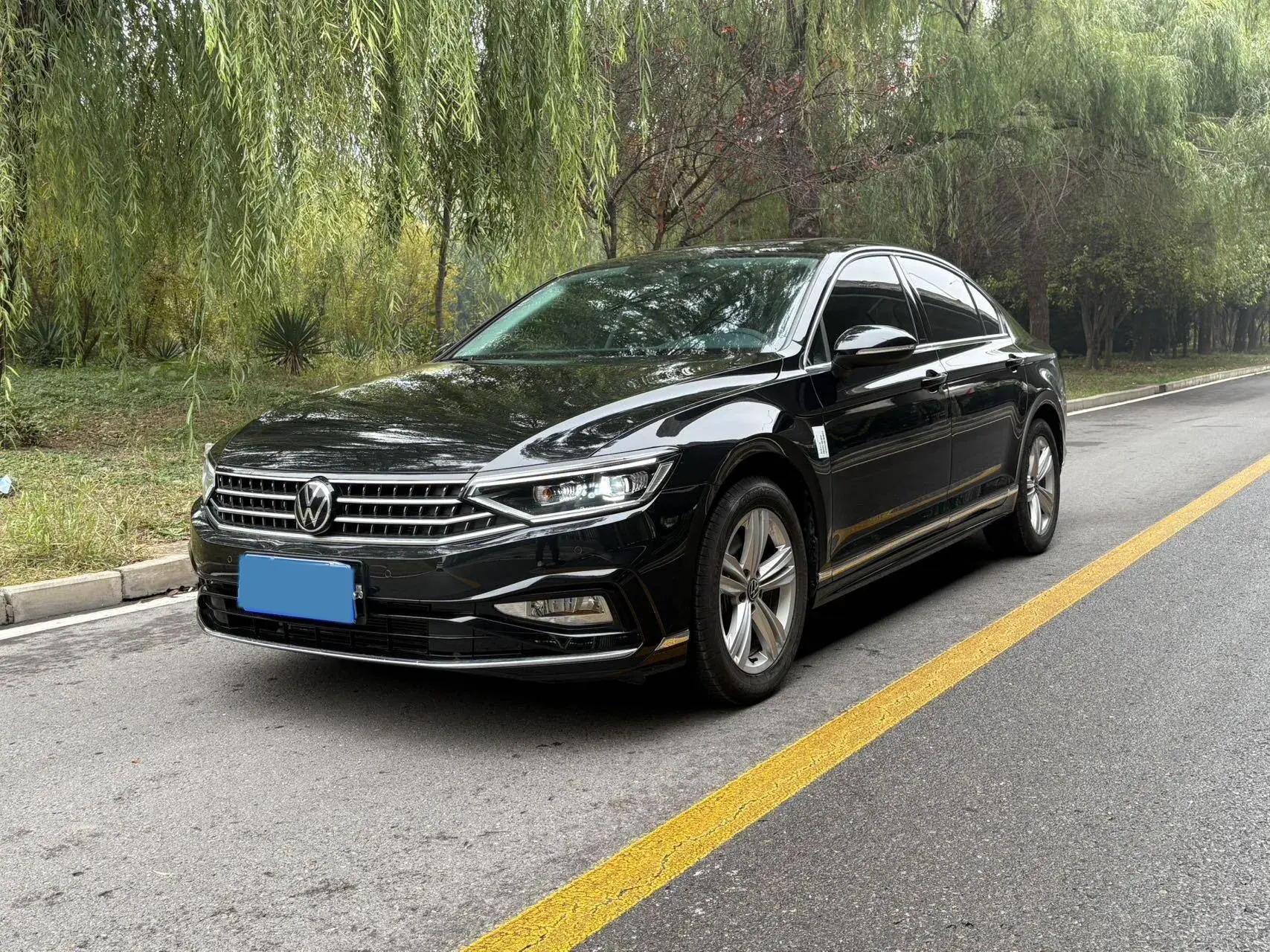 2023 VOLKSWAGEN MAGOTAN view 1