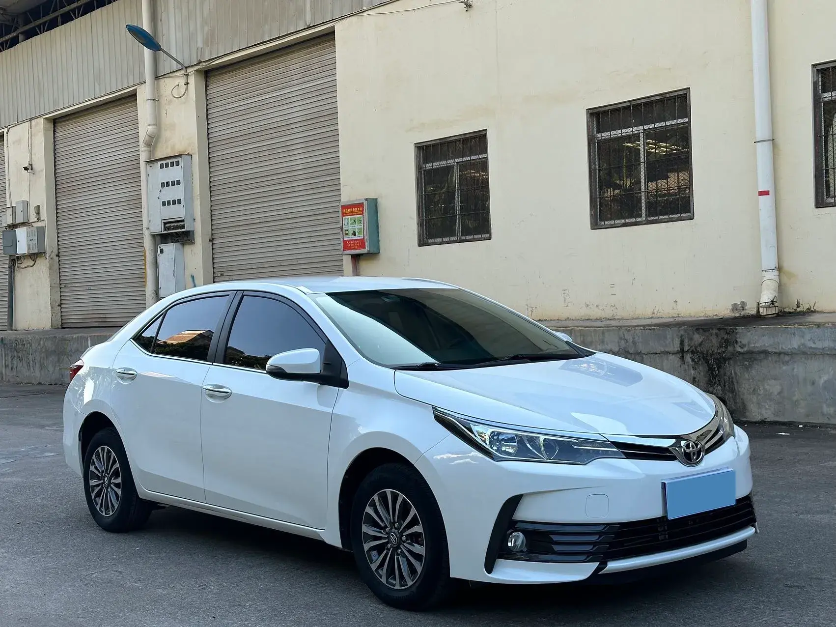 2018 TOYOTA COROLLA thumbnail 3