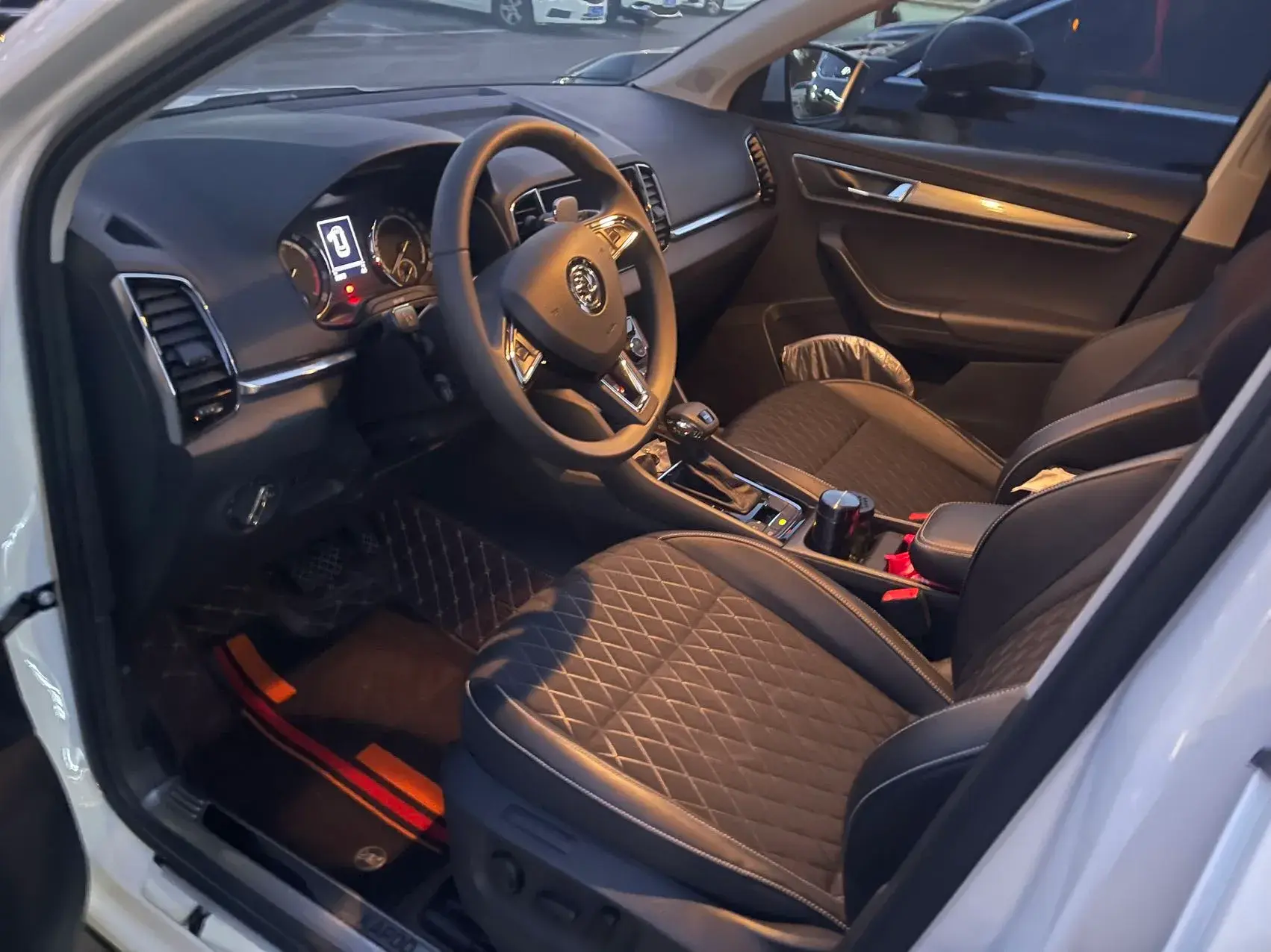 2019 SKODA KAROQ thumbnail 3