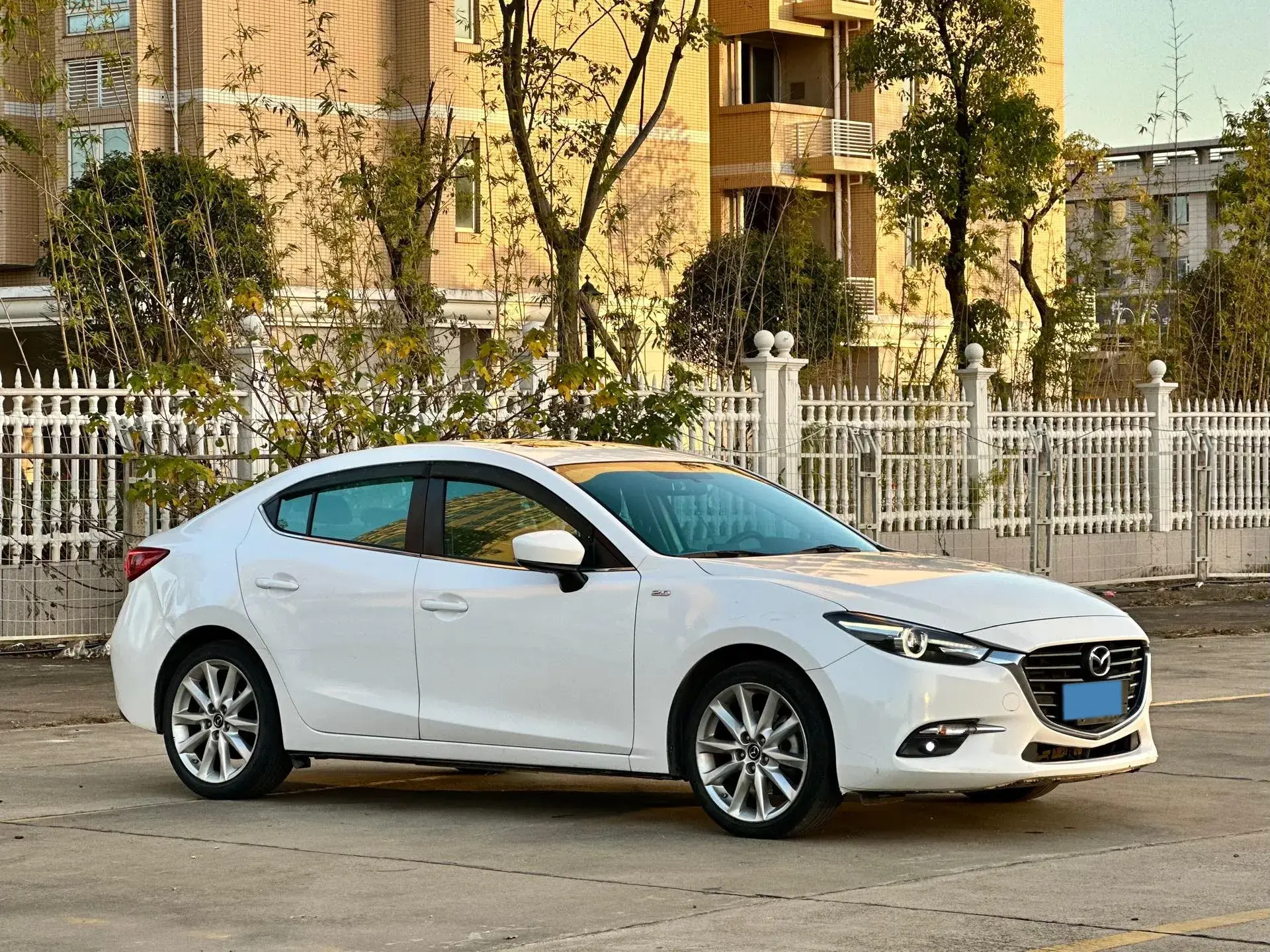 2017 MAZDA 3 thumbnail 3