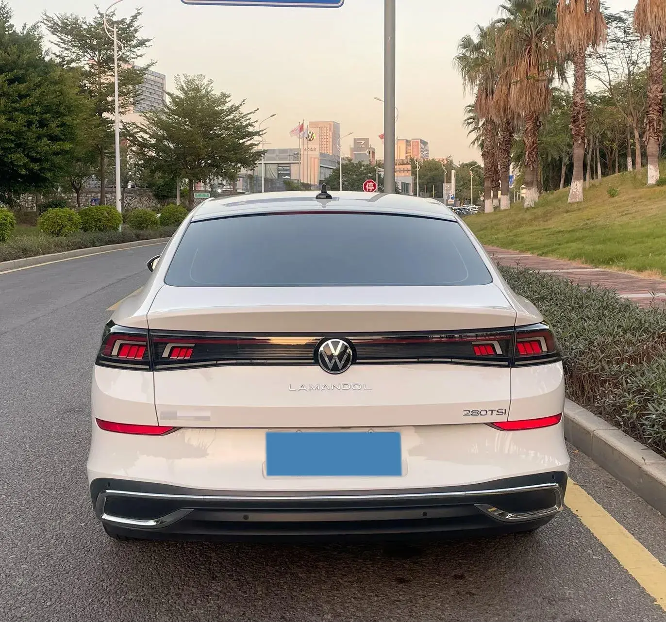 2023 VOLKSWAGEN LAMANDO thumbnail 3