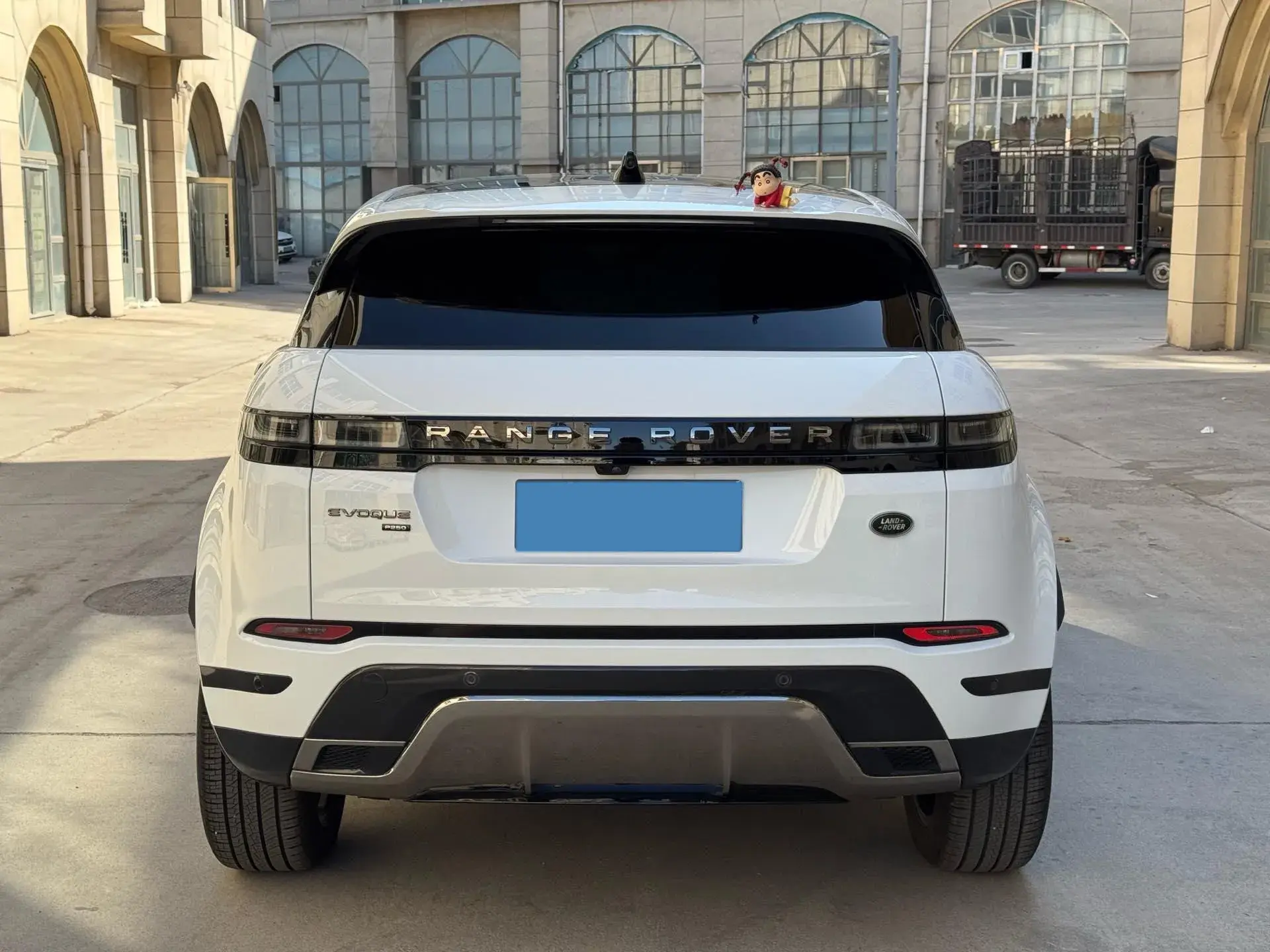 2023 LAND ROVER thumbnail 3