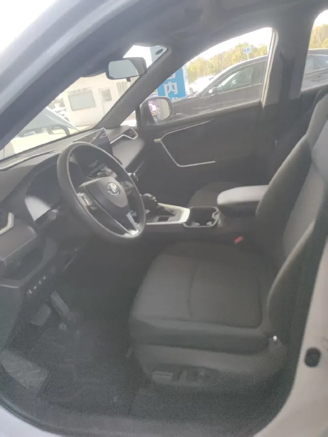 2023 Toyota RAV4 Hybird E+ 2.5L 180HP L4 E-CVT PHEV 15.984KWH,autocango,china used car exporter,china ev exporter,chinese used car exporter,chinese used ev exporter