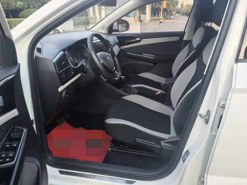 2023 JETTA VS5 thumbnail 4