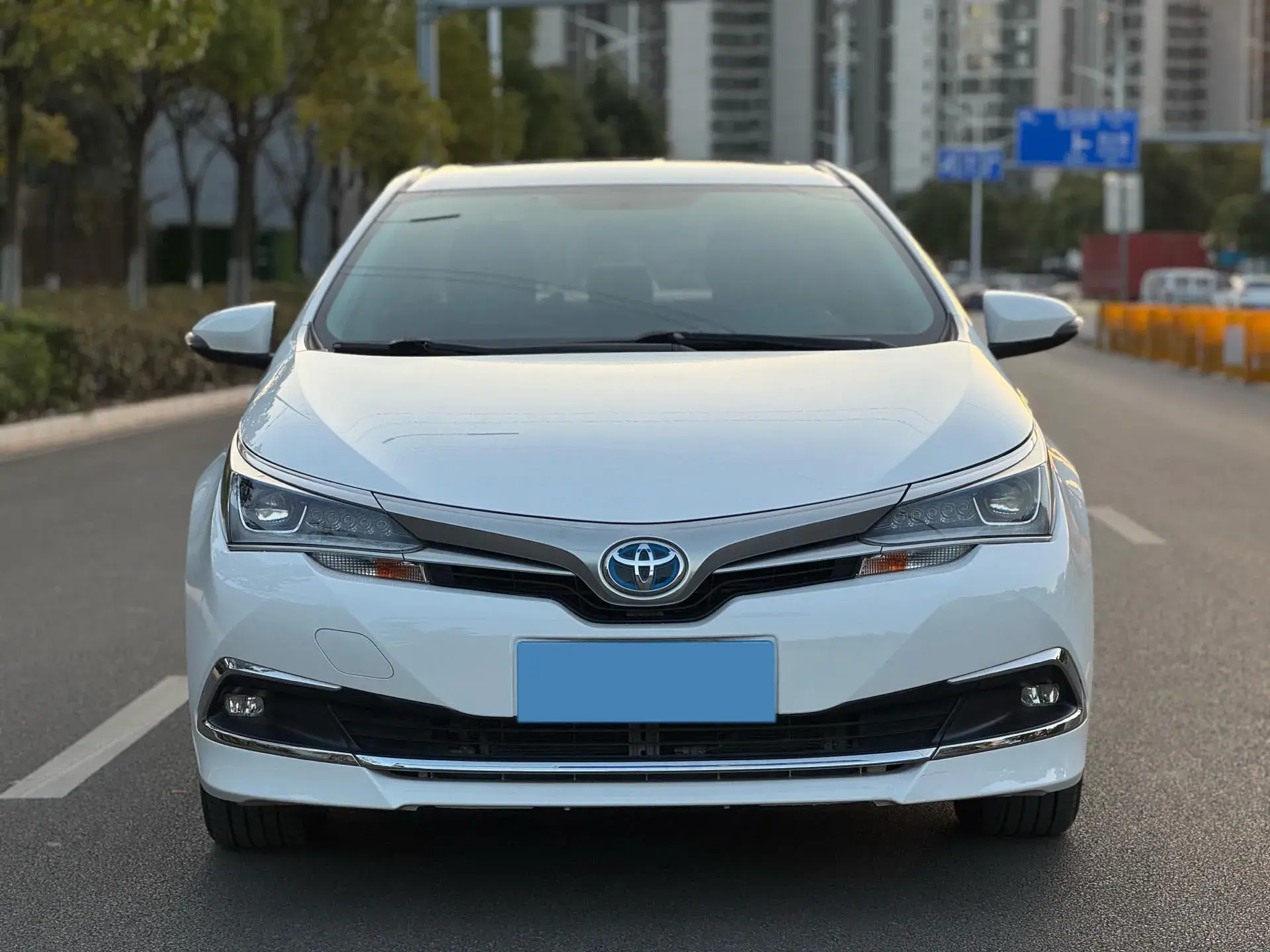 2018 TOYOTA COROLLA thumbnail 2