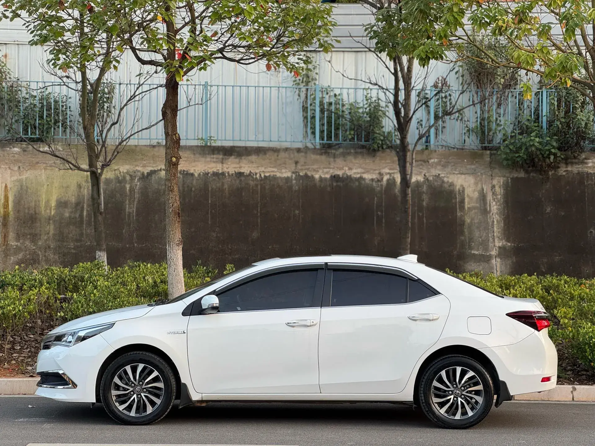2018 TOYOTA COROLLA thumbnail 3