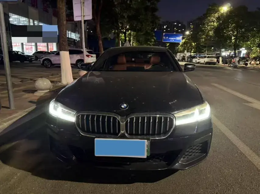 2021 BMW 5 thumbnail 2