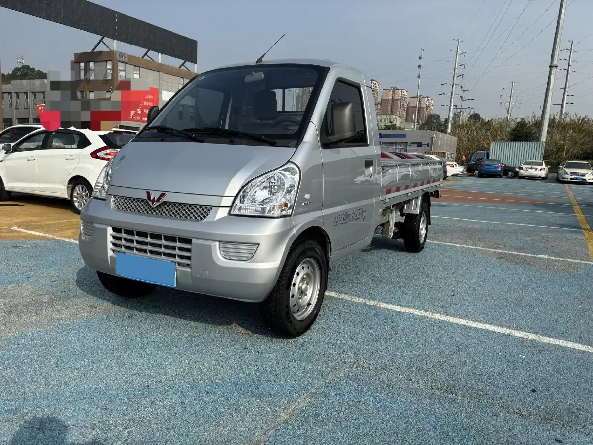 2022 WuLing RongGuang Mini Truck 1.5L 99HP L4 5MT