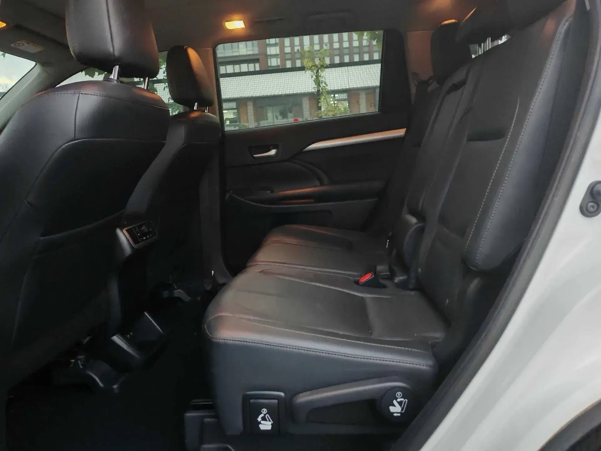 2021 TOYOTA HIGHLANDER thumbnail 4