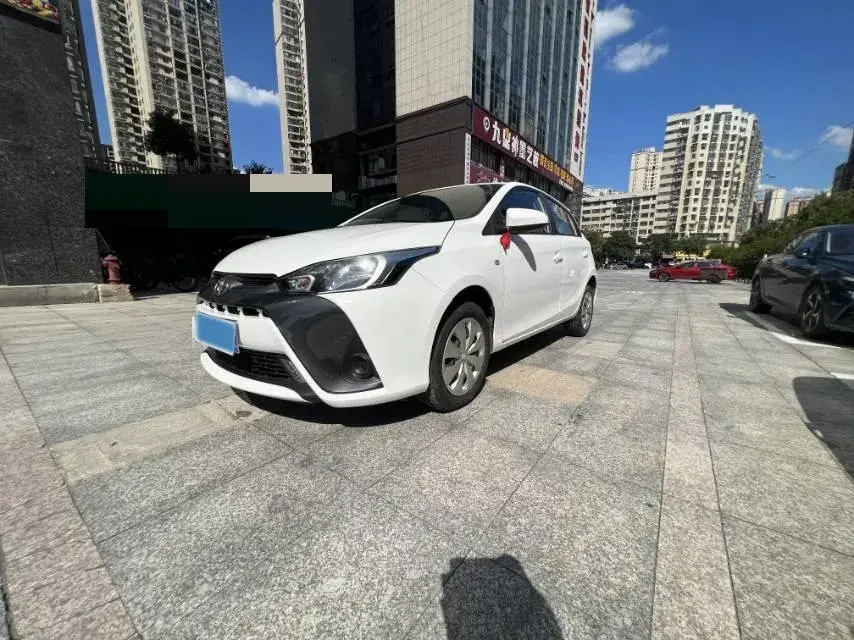 2019 TOYOTA YARIS view 1