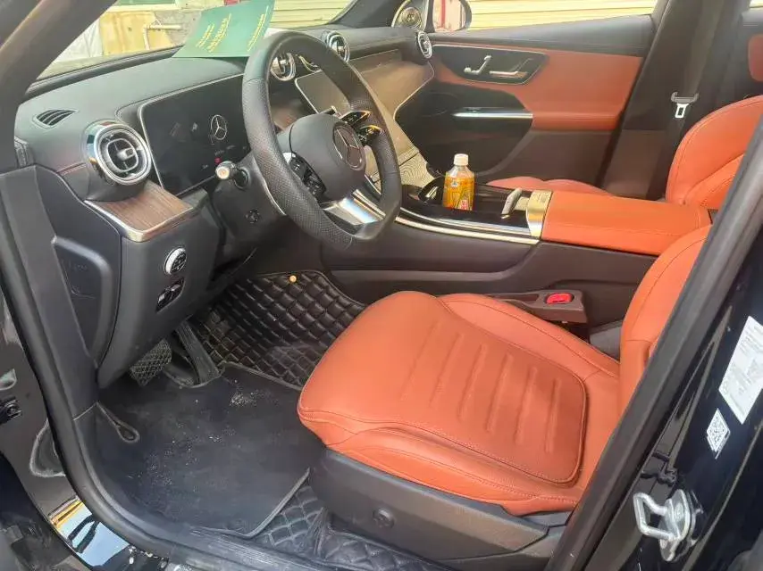 2025 MERCEDES-BENZ GLC thumbnail 3