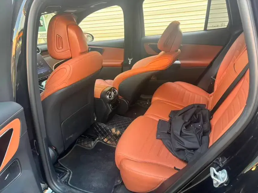 2025 MERCEDES-BENZ GLC thumbnail 2