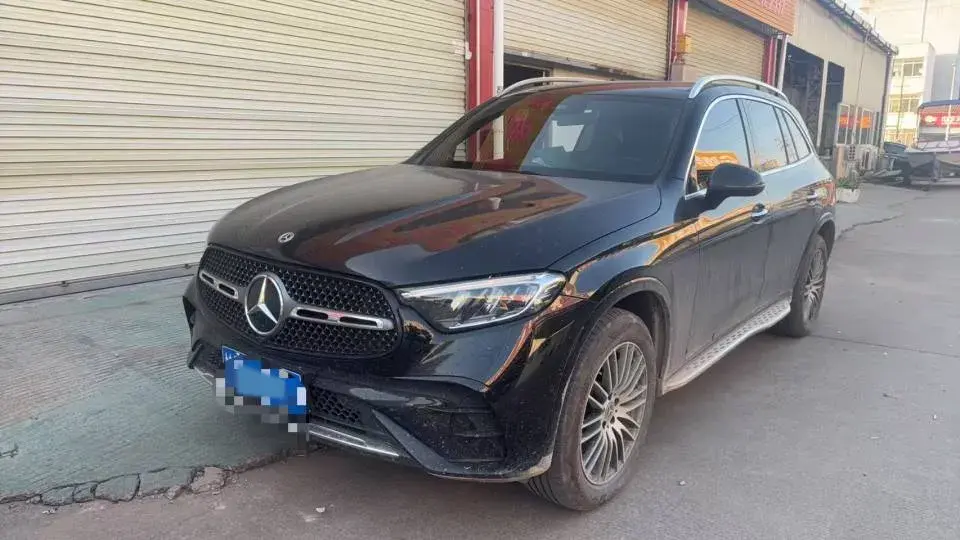 2025 MERCEDES-BENZ GLC view 1