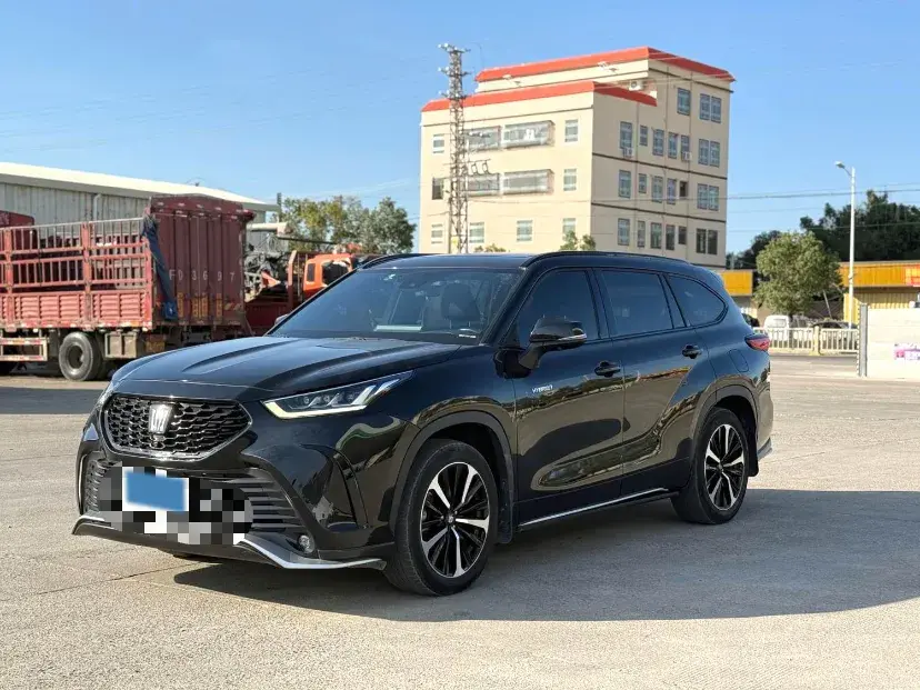 2022 TOYOTA CROWN view 1