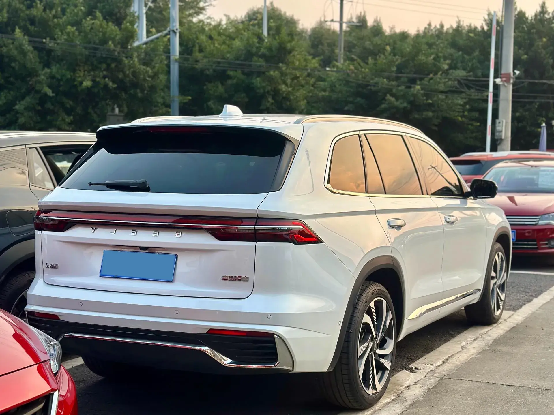 2021 GEELY MONJARO thumbnail 3
