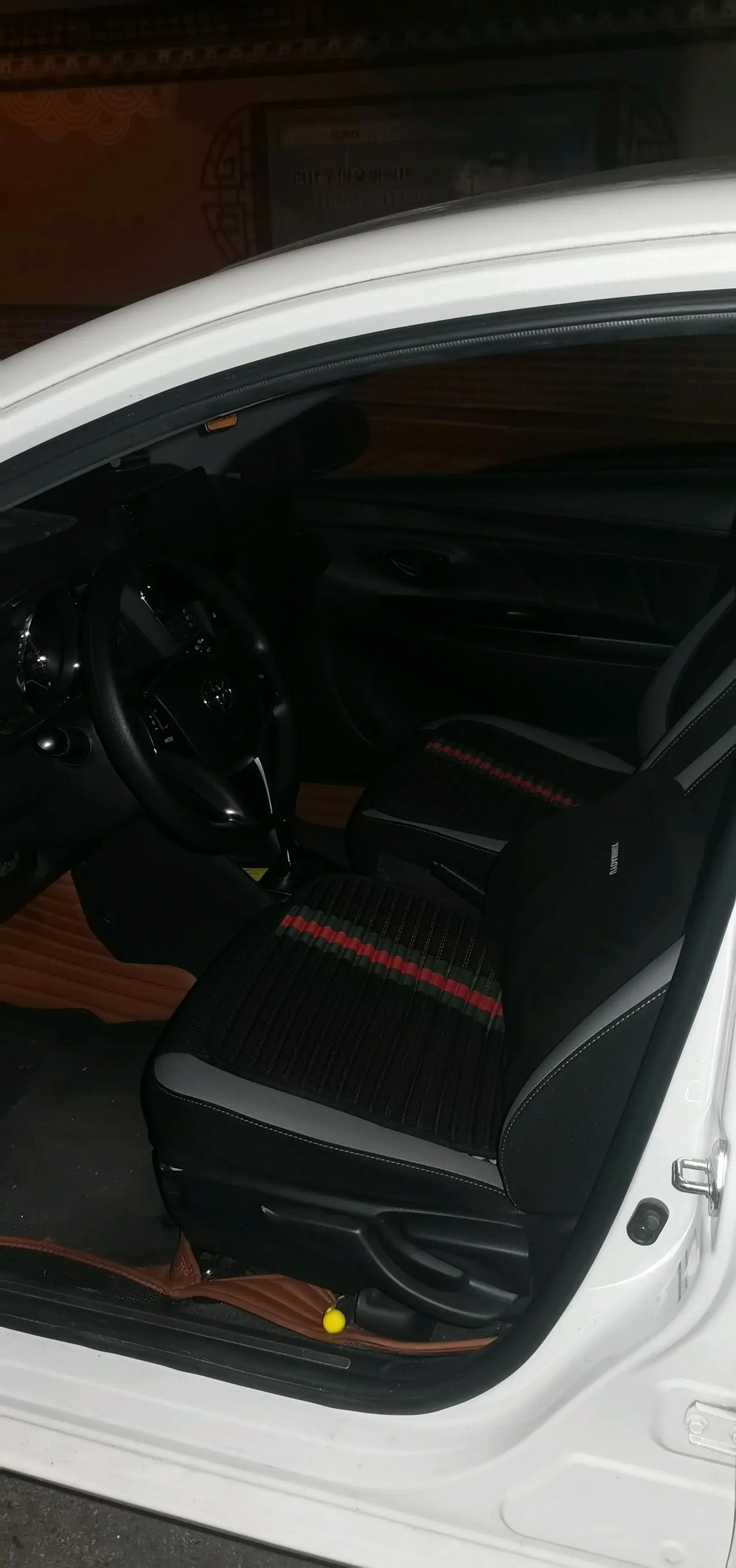 2021 TOYOTA YARIS thumbnail 4