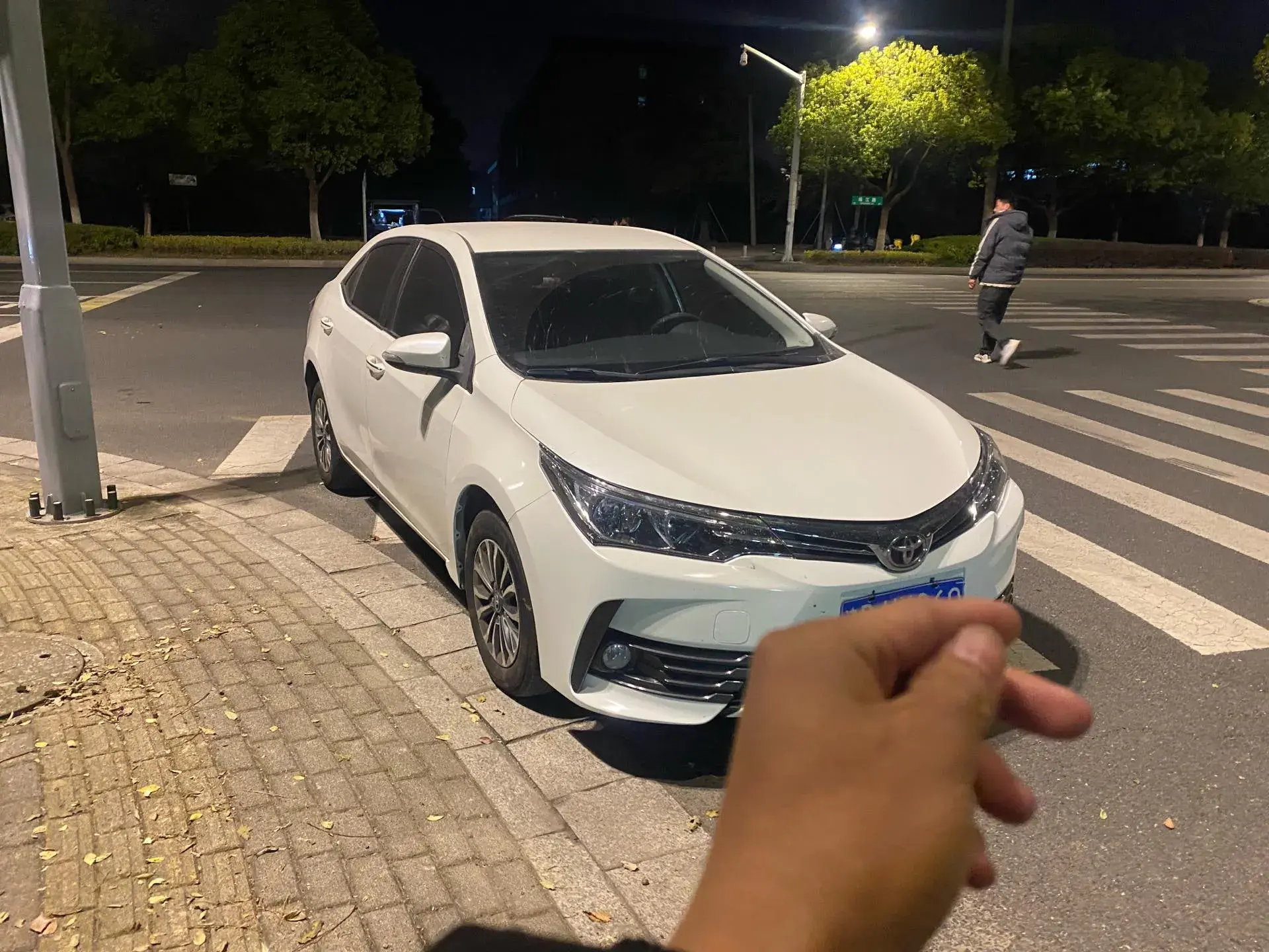 2018 TOYOTA COROLLA thumbnail 3
