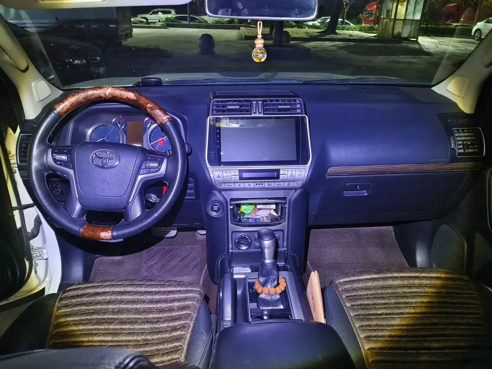 2019 TOYOTA LAND thumbnail 3