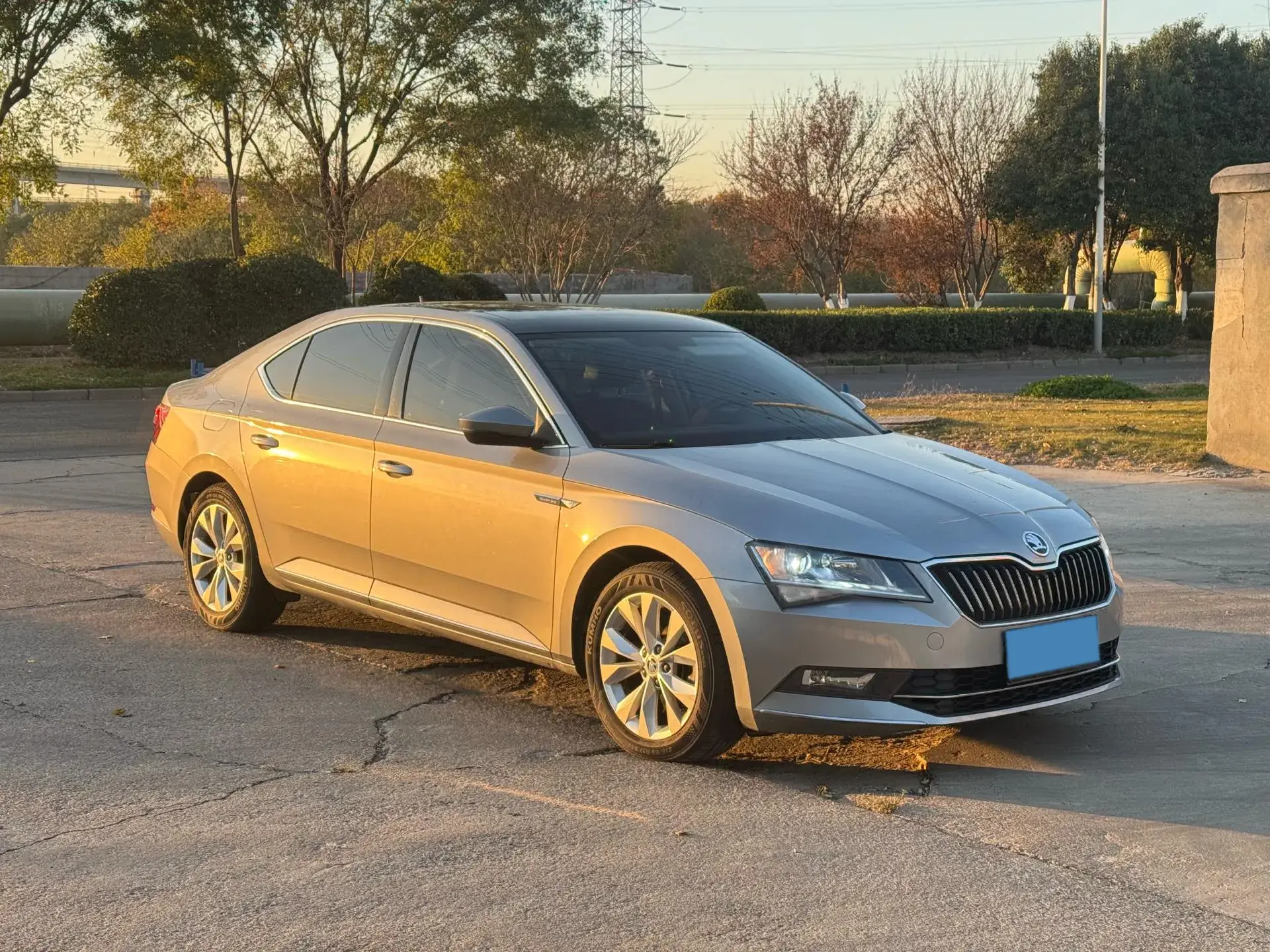 2018 SKODA SUPERB thumbnail 3