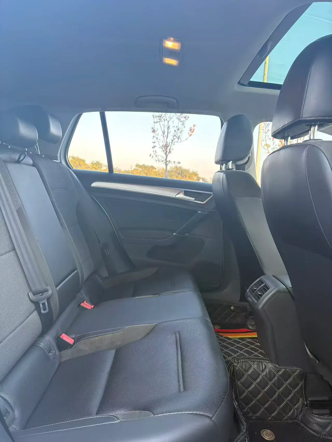 2018 VOLKSWAGEN GOLF thumbnail 4