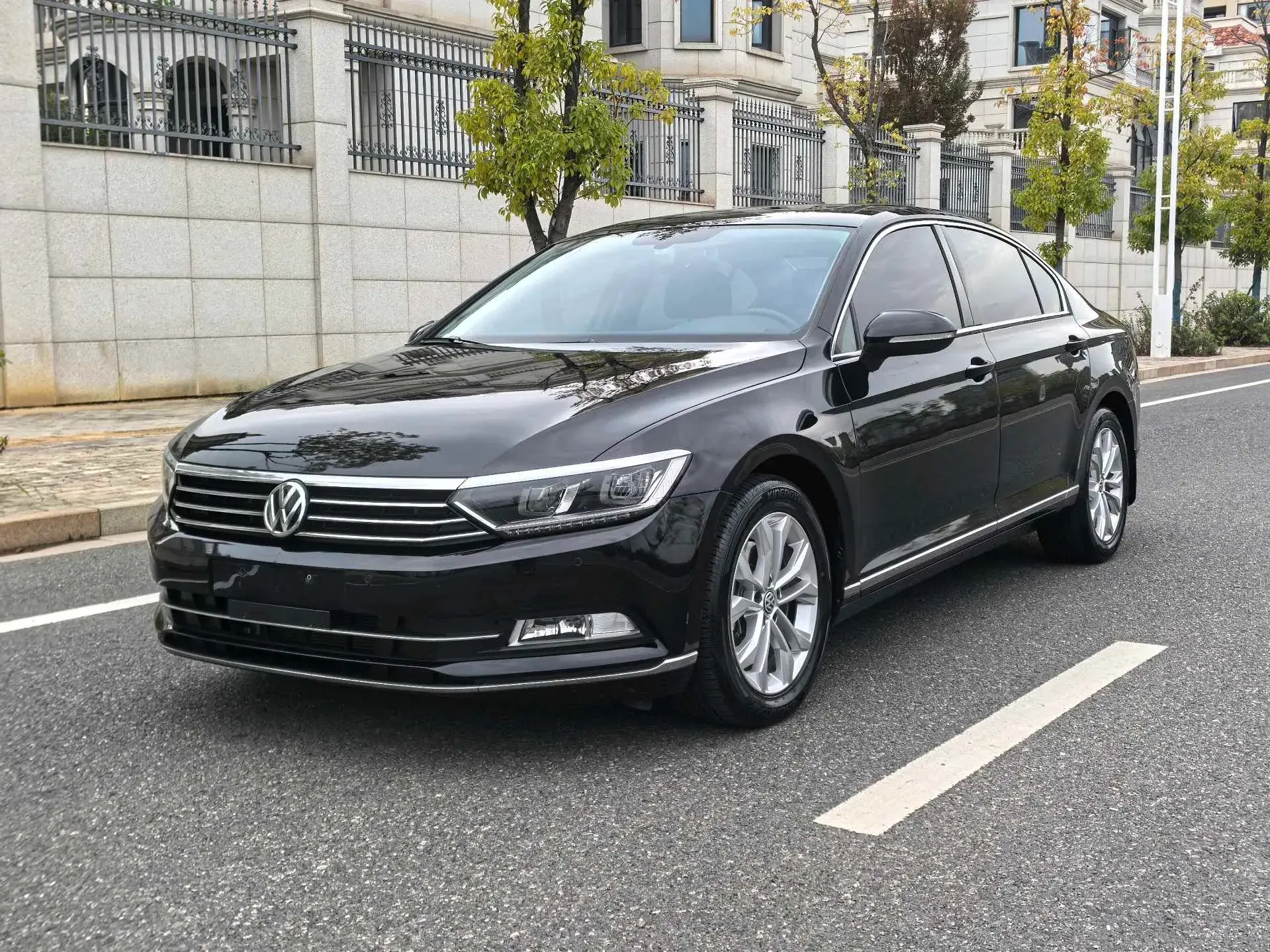 2019 VOLKSWAGEN MAGOTAN view 1