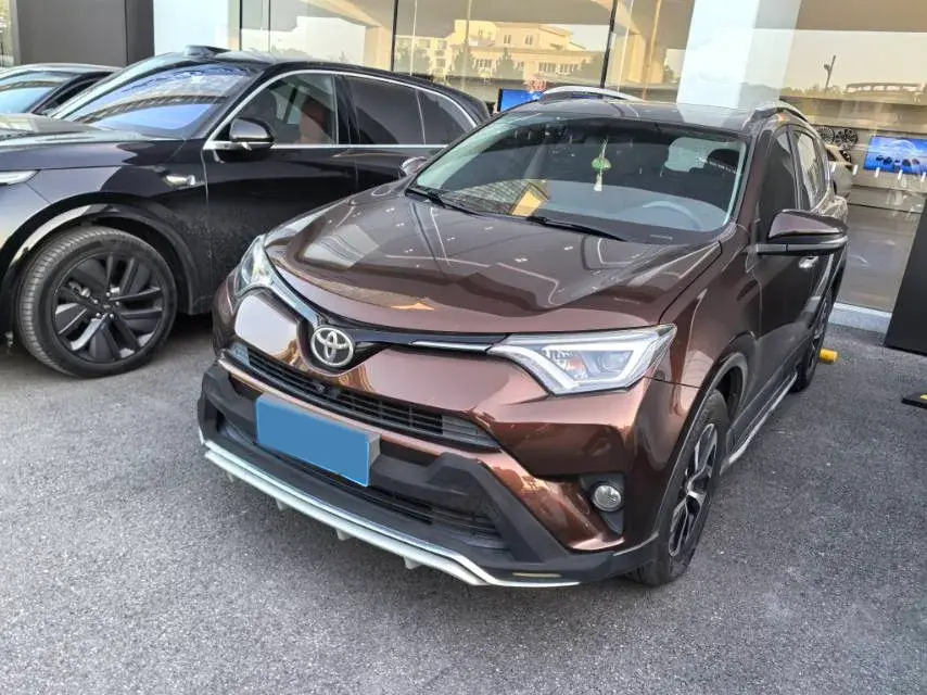 2016 TOYOTA RAV4 view 1