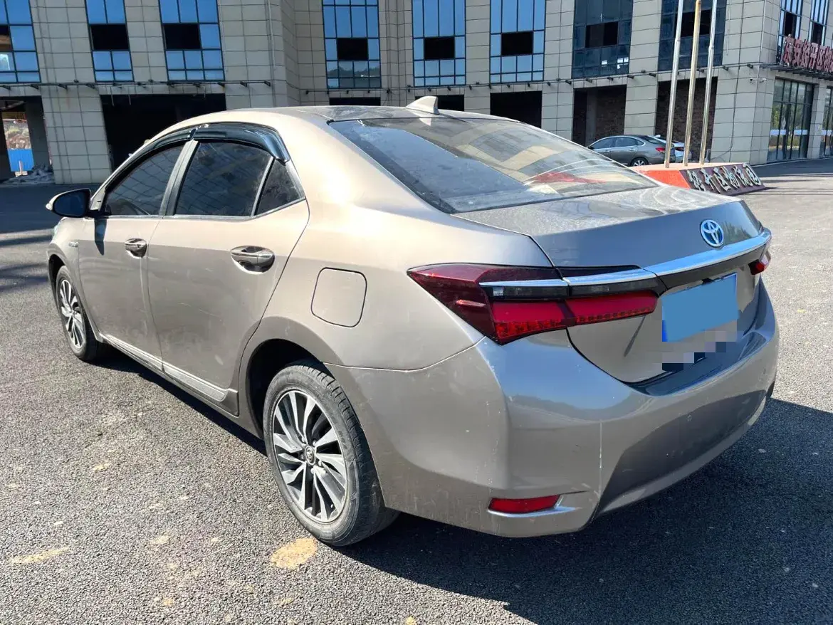 2017 TOYOTA COROLLA thumbnail 4