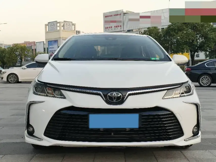 2019 TOYOTA COROLLA thumbnail 3