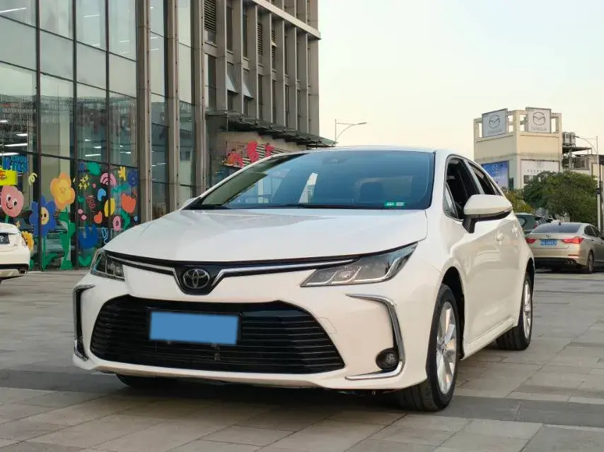 2019 TOYOTA COROLLA view 1