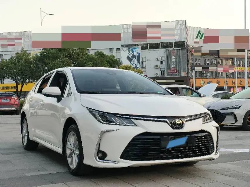 2019 TOYOTA COROLLA thumbnail 2